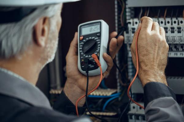 Handling Electrical Crises with Care: Trust Our Emergency Electricians